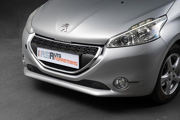 Peugeot 208 2 of 24