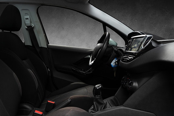 Peugeot 208 23 of 24