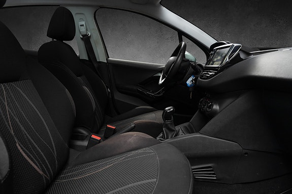 Peugeot 208 22 of 24