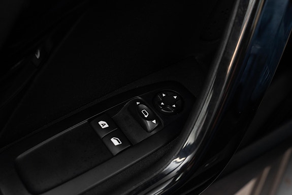 Peugeot 208 21 of 24
