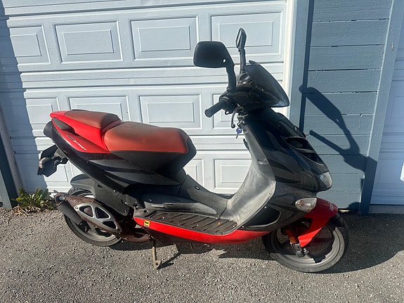 Aprilia SR 50 2 of 6