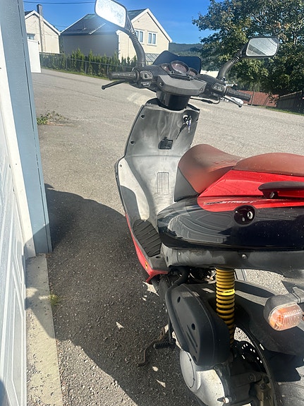 Aprilia SR 50 4 of 6