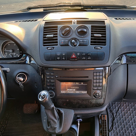 Mercedes-Benz Viano 14 of 18