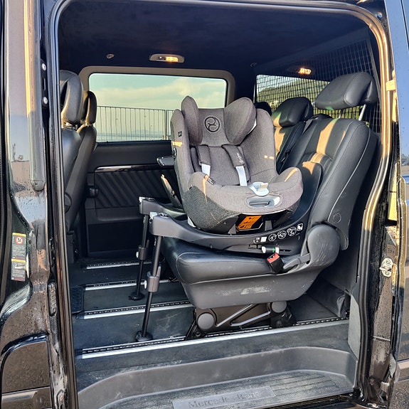 Mercedes-Benz Viano 18 of 18
