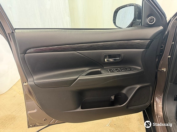 Mitsubishi Mitsubishi Outlander 10 of 10