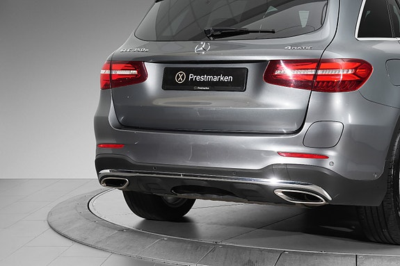 Mercedes-Benz GLC350 e 29 of 30