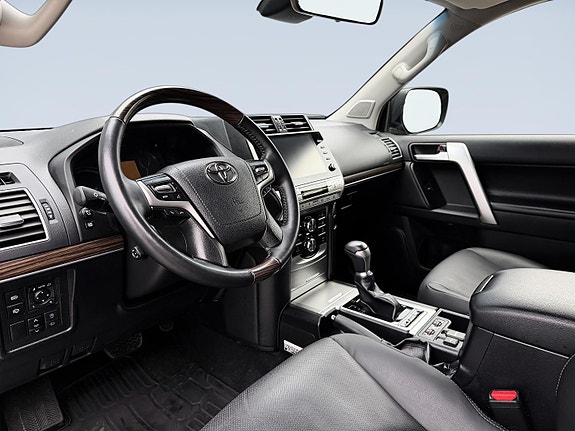 Toyota Land Cruiser 10 of 24