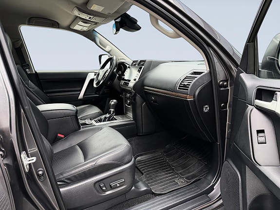 Toyota Land Cruiser 14 of 24