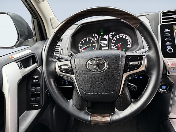 Toyota Land Cruiser 17 of 24
