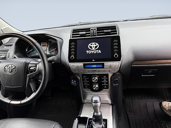 Toyota Land Cruiser 16 of 24