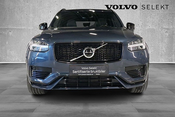 Volvo XC90 2 of 28