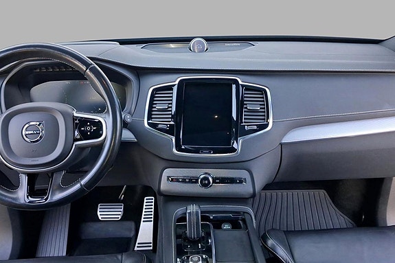 Volvo XC90 18 of 28