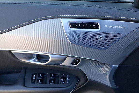 Volvo XC90 24 of 28