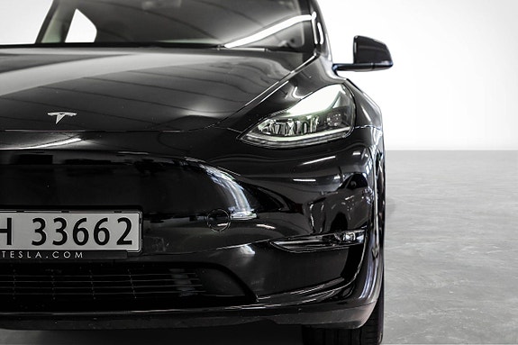 Tesla Model Y 2 of 12