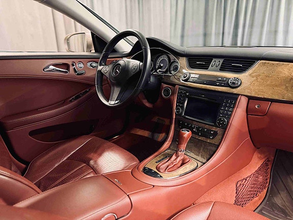 Mercedes-Benz CLS350 13 of 30
