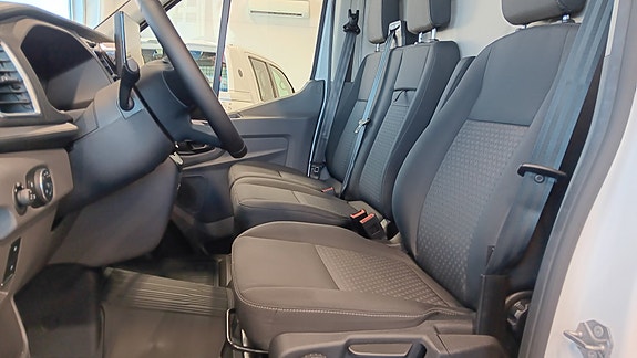 Ford Transit 8 of 30