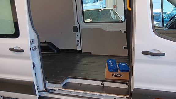 Ford Transit 12 of 30