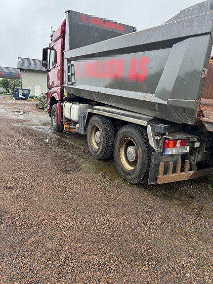 Mercedes-Benz Arocs 2858 6x4 komplett brøyterigget m/underliggende skjær (lekkasje på retarder) 4 of 14