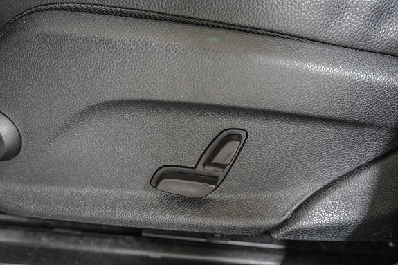Mercedes-Benz GLC350 e 16 of 30