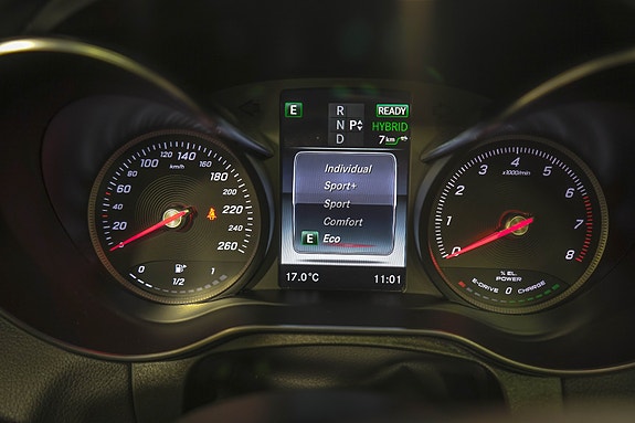 Mercedes-Benz GLC350 e 28 of 30