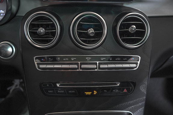 Mercedes-Benz GLC350 e 26 of 30