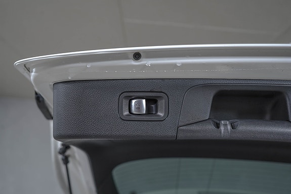 Mercedes-Benz GLC350 e 11 of 30