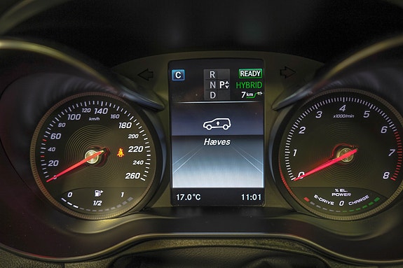 Mercedes-Benz GLC350 e 27 of 30