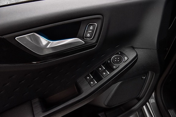 Ford Kuga 17 of 25