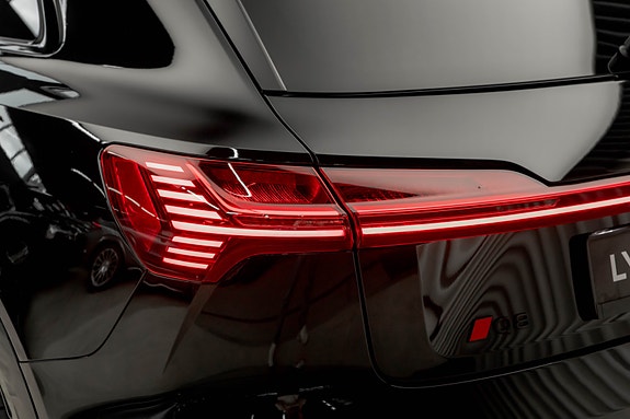 Audi Q8 e-tron 12 of 30