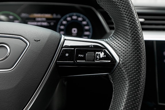 Audi Q8 e-tron 28 of 30