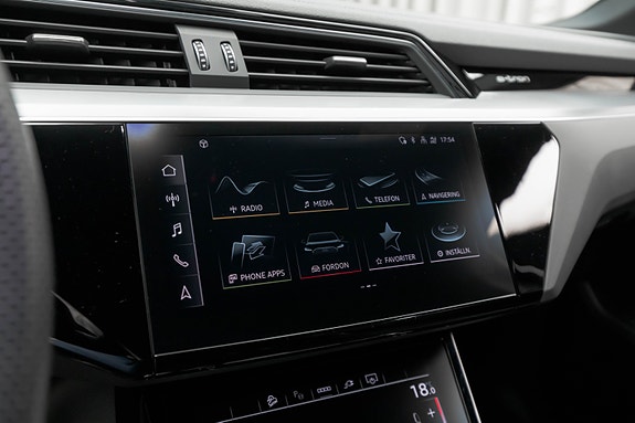 Audi Q8 e-tron 27 of 30