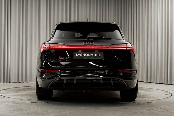Audi Q8 e-tron 13 of 30