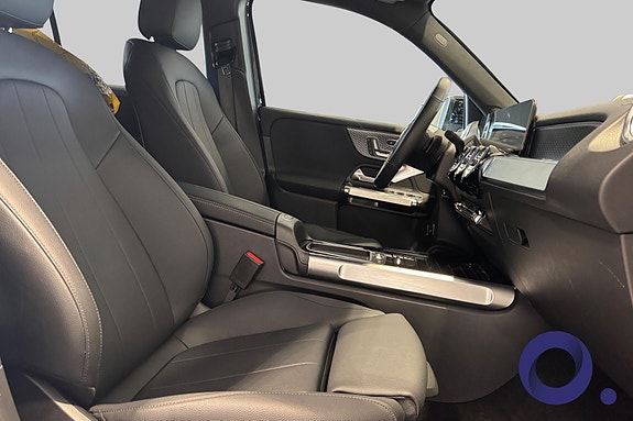 Mercedes-Benz EQB300 13 of 17
