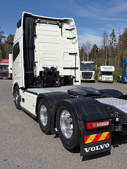 Volvo FH16 700 6x4 4 of 9