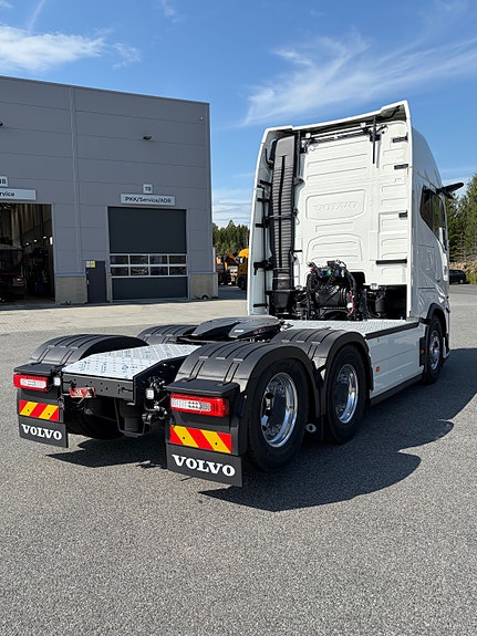 Volvo FH16 700 6x4 3 of 9