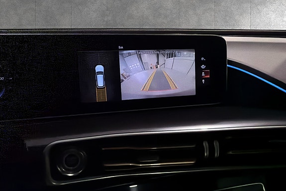 Mercedes-Benz EQC400 19 of 28