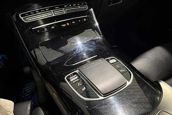Mercedes-Benz EQC400 16 of 28