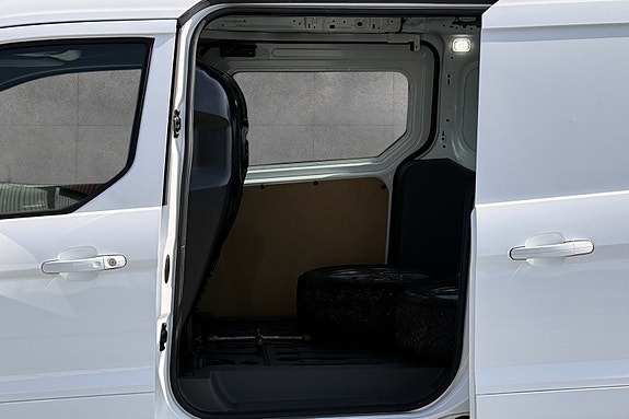 Ford Transit Connect 16 of 30
