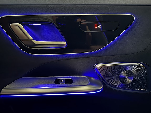 Mercedes-Benz EQE SUV 28 of 30