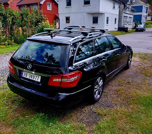 Mercedes-Benz E200 d 3 of 18