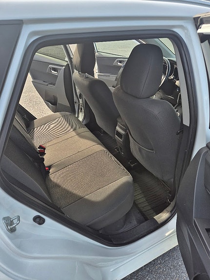 Toyota Auris 12 of 27