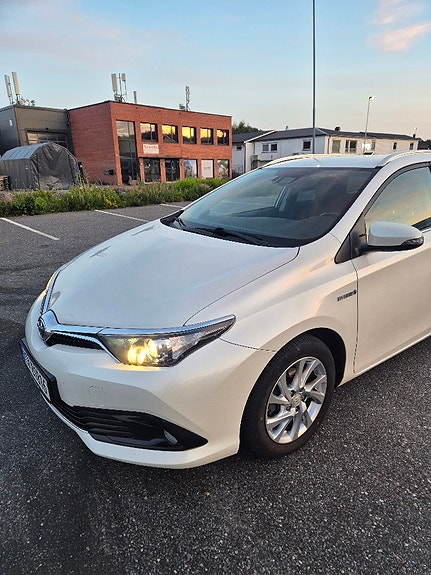Toyota Auris 11 of 27