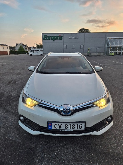 Toyota Auris 5 of 27