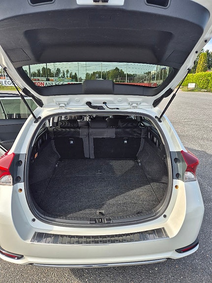 Toyota Auris 18 of 27