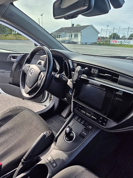 Toyota Auris 15 of 27