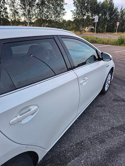 Toyota Auris 10 of 27