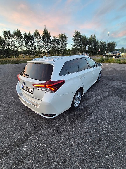 Toyota Auris 3 of 27