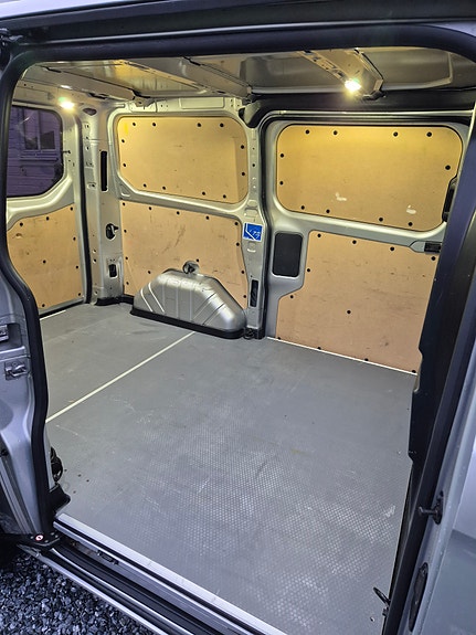 Ford Transit Custom 8 of 18
