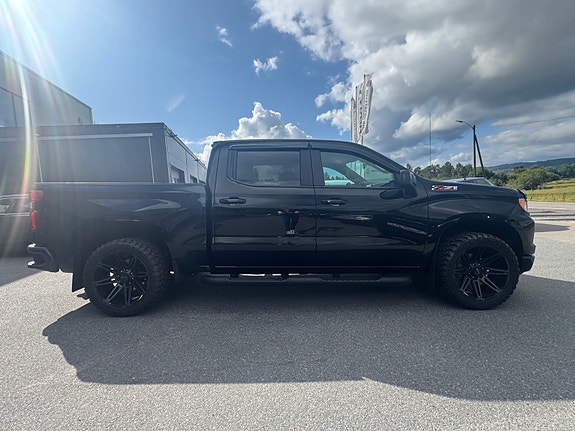 Chevrolet Silverado 1500 8 of 18