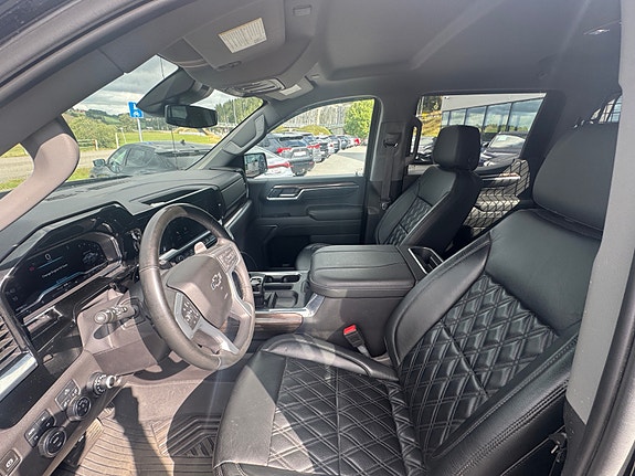 Chevrolet Silverado 1500 14 of 18